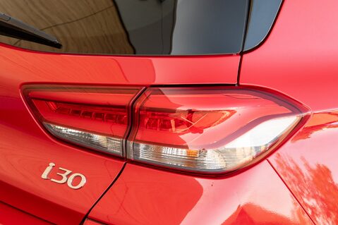 Hyundai i30 T-GDI PREMIUM 9