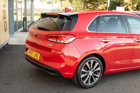 Hyundai i30 T-GDI PREMIUM 8
