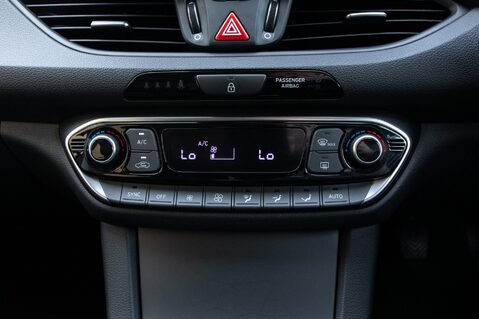 Hyundai i30 T-GDI PREMIUM 31