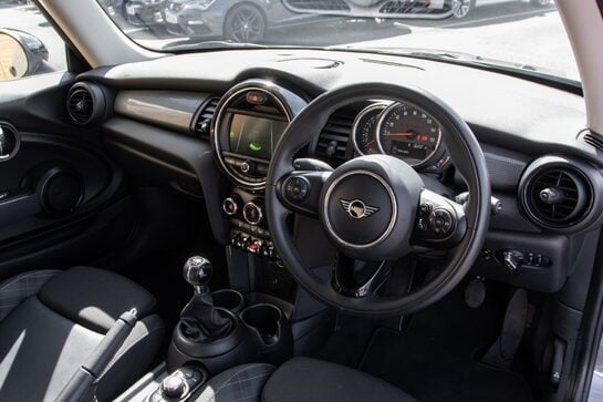 Mini Hatch COOPER