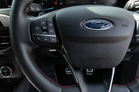 Ford Focus ST-LINE X 19