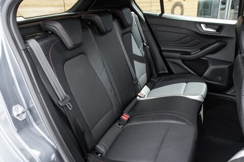 Ford Focus ST-LINE X 32