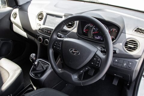 Hyundai i10 PLAY 4