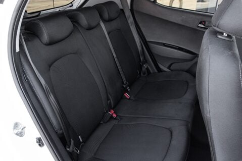 Hyundai i10 PLAY 32