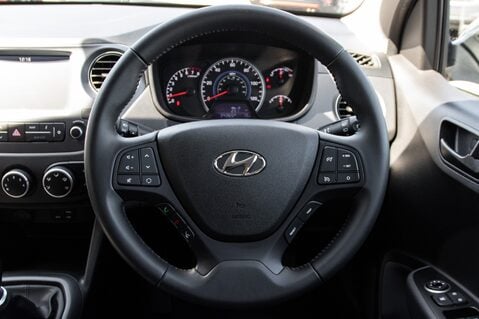Hyundai i10 PLAY 21