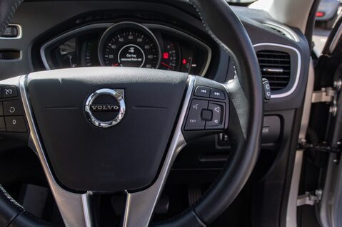 Volvo V40 T2 MOMENTUM NAV PLUS 20