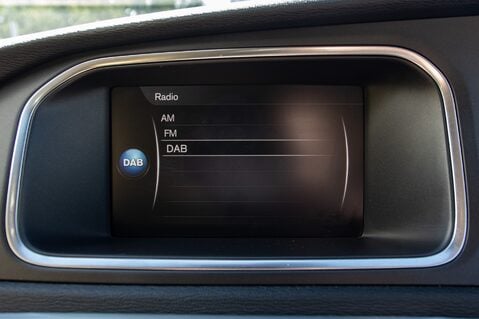 Volvo V40 T2 MOMENTUM NAV PLUS 22