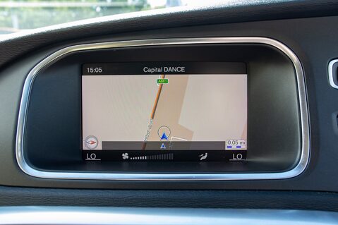Volvo V40 T2 MOMENTUM NAV PLUS 24
