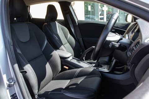 Volvo V40 T2 MOMENTUM NAV PLUS 29