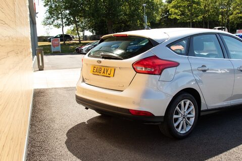 Ford Focus TITANIUM 8