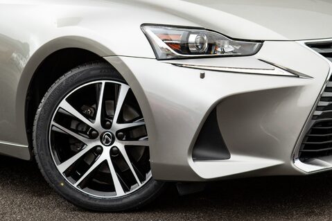 Lexus Is 300H ADVANCE 11