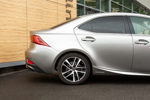 Lexus Is 300H ADVANCE 7