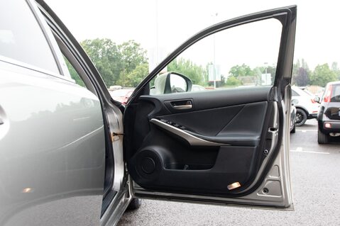 Lexus Is 300H ADVANCE 14