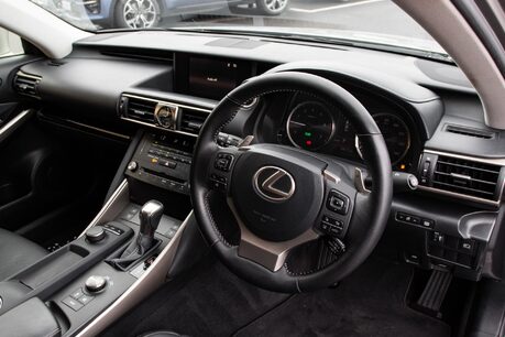 Lexus Is 300H ADVANCE