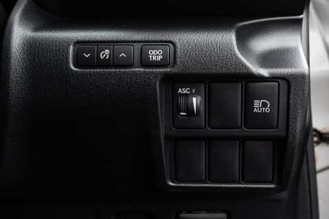 Lexus Is 300H ADVANCE 16