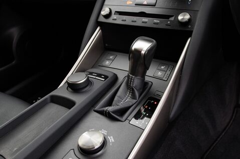 Lexus Is 300H ADVANCE 34