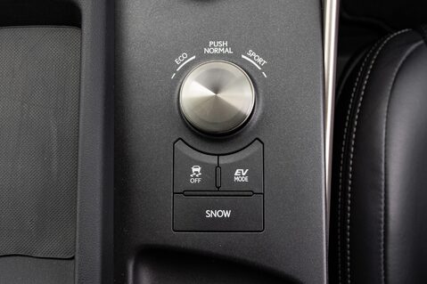 Lexus Is 300H ADVANCE 36