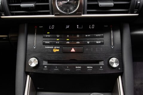 Lexus Is 300H ADVANCE 35