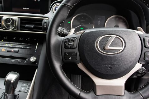 Lexus Is 300H ADVANCE 19