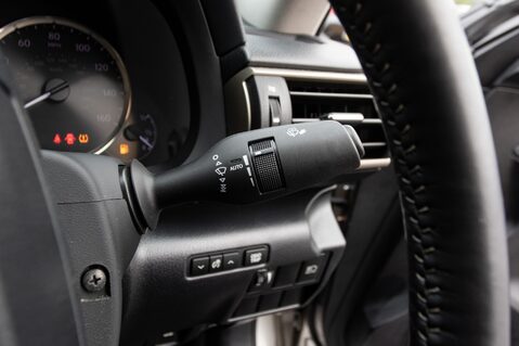 Lexus Is 300H ADVANCE 18