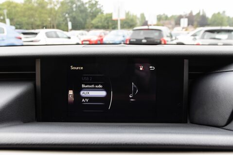 Lexus Is 300H ADVANCE 24