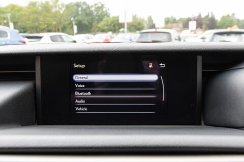 Lexus Is 300H ADVANCE 27