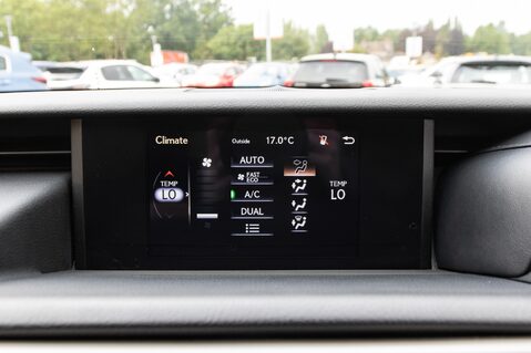 Lexus Is 300H ADVANCE 31