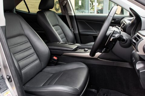 Lexus Is 300H ADVANCE 33