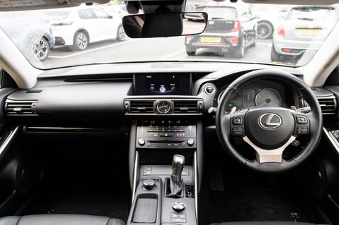 Lexus Is 300H ADVANCE 3