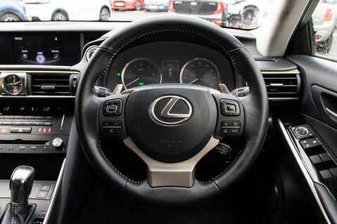 Lexus Is 300H ADVANCE 21