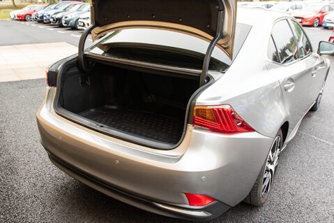 Lexus Is 300H ADVANCE 39