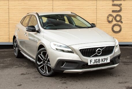Volvo V40 T3 CROSS COUNTRY PRO