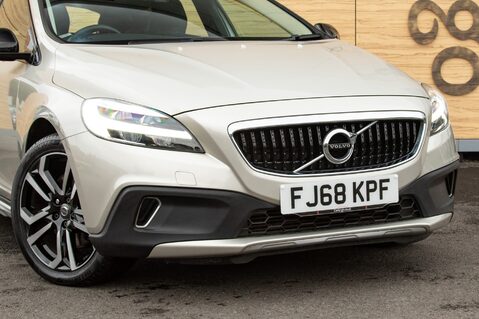 Volvo V40 T3 CROSS COUNTRY PRO 10