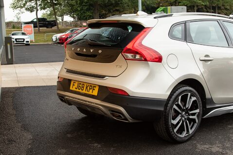 Volvo V40 T3 CROSS COUNTRY PRO 8