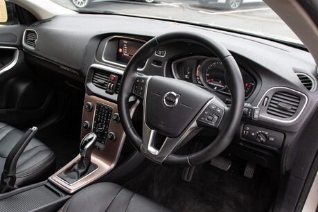 Volvo V40 T3 CROSS COUNTRY PRO