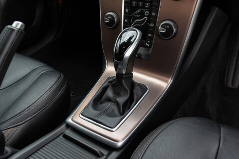 Volvo V40 T3 CROSS COUNTRY PRO 32