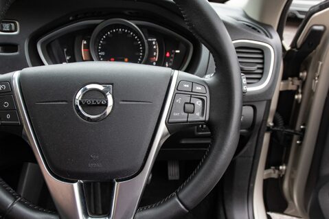 Volvo V40 T3 CROSS COUNTRY PRO 20
