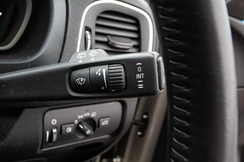 Volvo V40 T3 CROSS COUNTRY PRO 18