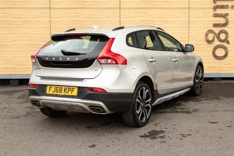 Volvo V40 T3 CROSS COUNTRY PRO 2