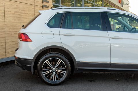 Volkswagen Tiguan SE NAVIGATION TDI BMT 4MOTION DSG 7
