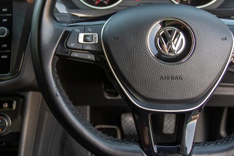 Volkswagen Tiguan SE NAVIGATION TDI BMT 4MOTION DSG 19
