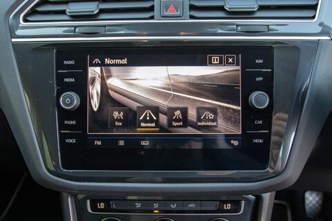 Volkswagen Tiguan SE NAVIGATION TDI BMT 4MOTION DSG 22