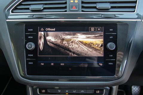Volkswagen Tiguan SE NAVIGATION TDI BMT 4MOTION DSG 23