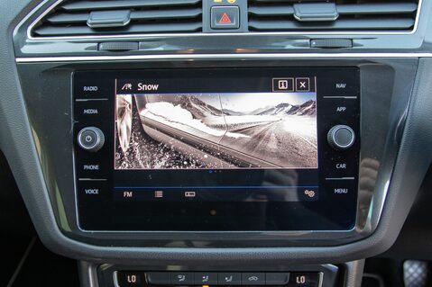 Volkswagen Tiguan SE NAVIGATION TDI BMT 4MOTION DSG 24