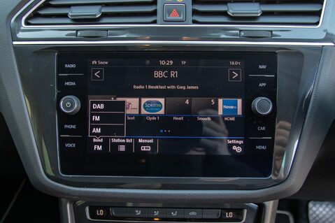 Volkswagen Tiguan SE NAVIGATION TDI BMT 4MOTION DSG 25