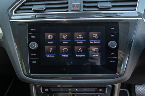 Volkswagen Tiguan SE NAVIGATION TDI BMT 4MOTION DSG 30