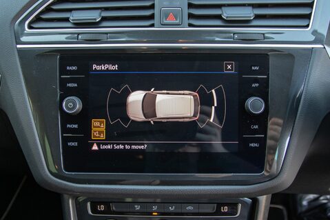 Volkswagen Tiguan SE NAVIGATION TDI BMT 4MOTION DSG 32