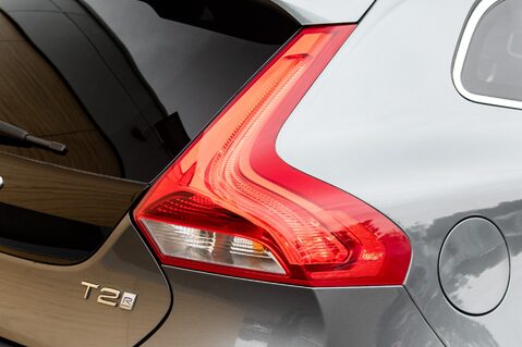 Volvo V40 T2 R-DESIGN EDITION 9