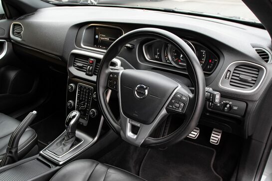 Volvo V40 T2 R-DESIGN EDITION