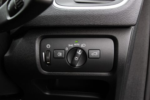 Volvo V40 T2 R-DESIGN EDITION 16